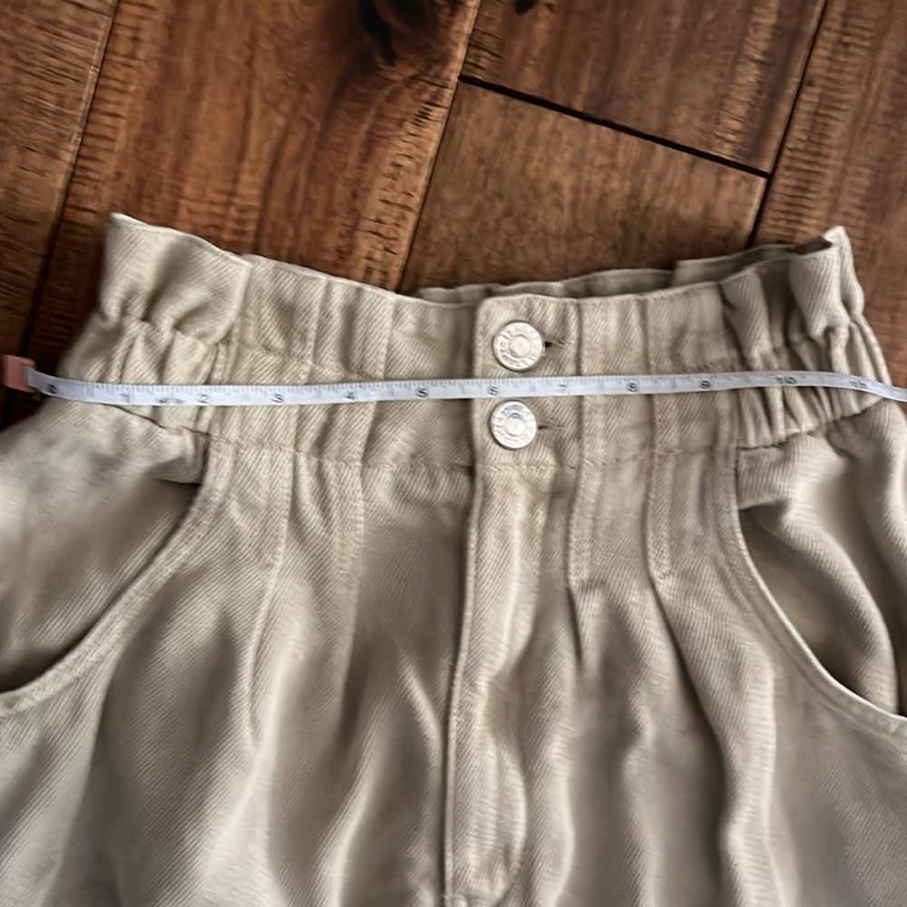 Isabel Marant High-Waist Pleated Cream Shorts - Picture 7 of 15